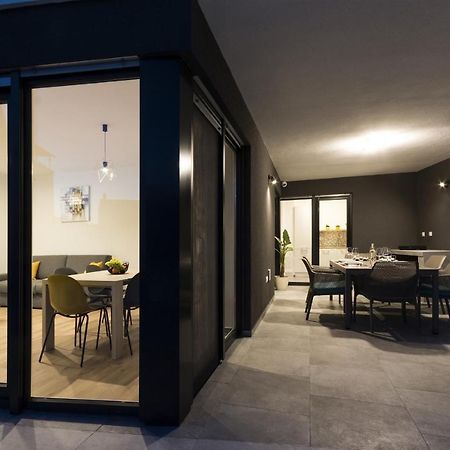 Modern 3-Bedroom Villa With A Private Pool プーラ エクステリア 写真