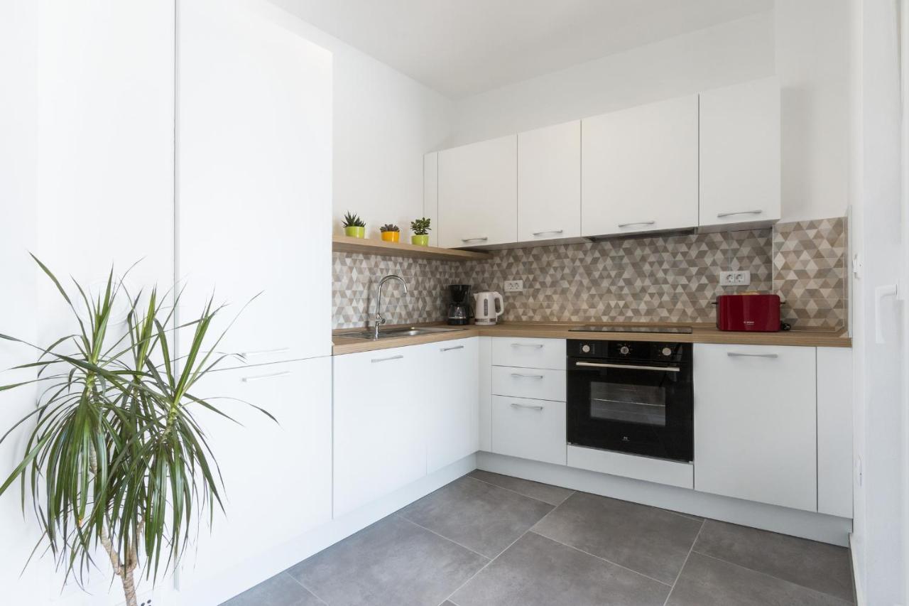 Modern 3-Bedroom Villa With A Private Pool プーラ エクステリア 写真