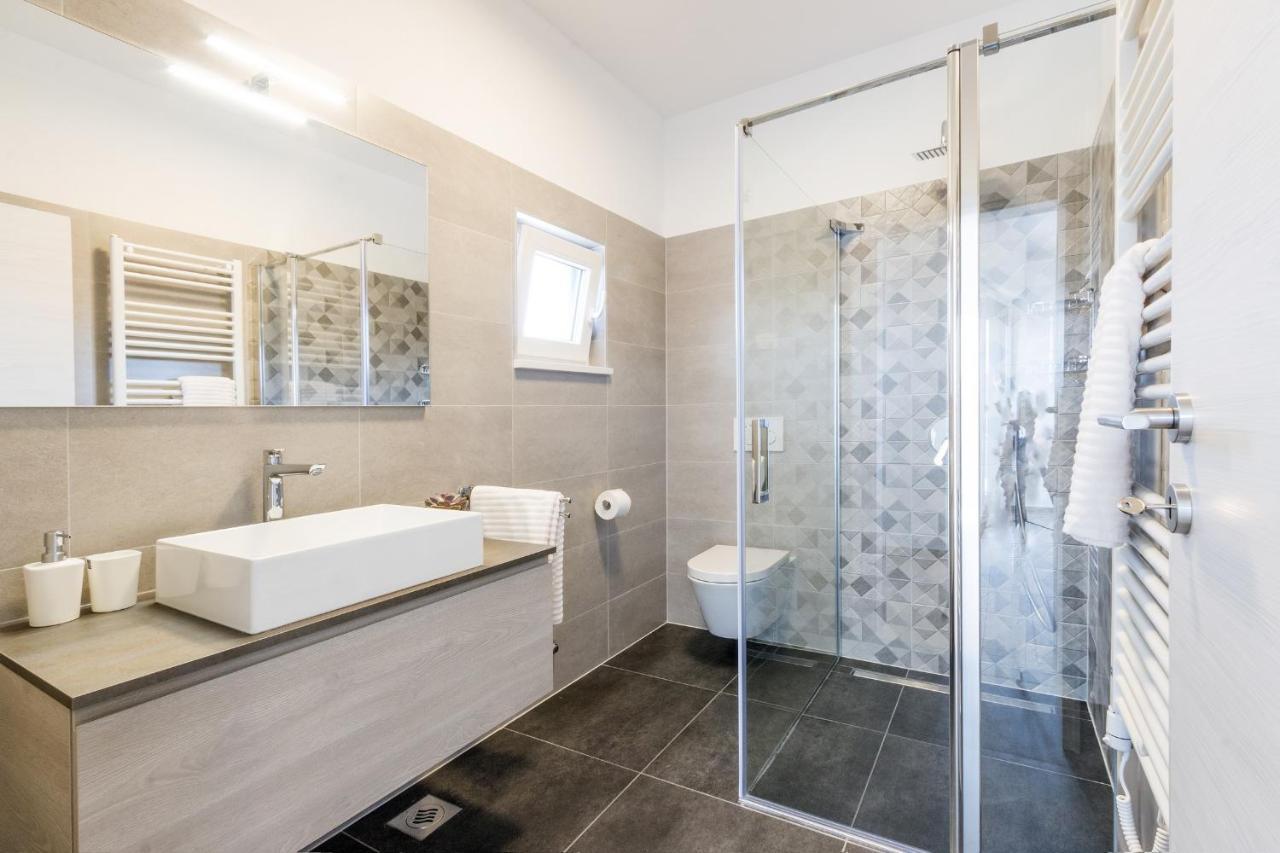 Modern 3-Bedroom Villa With A Private Pool プーラ エクステリア 写真