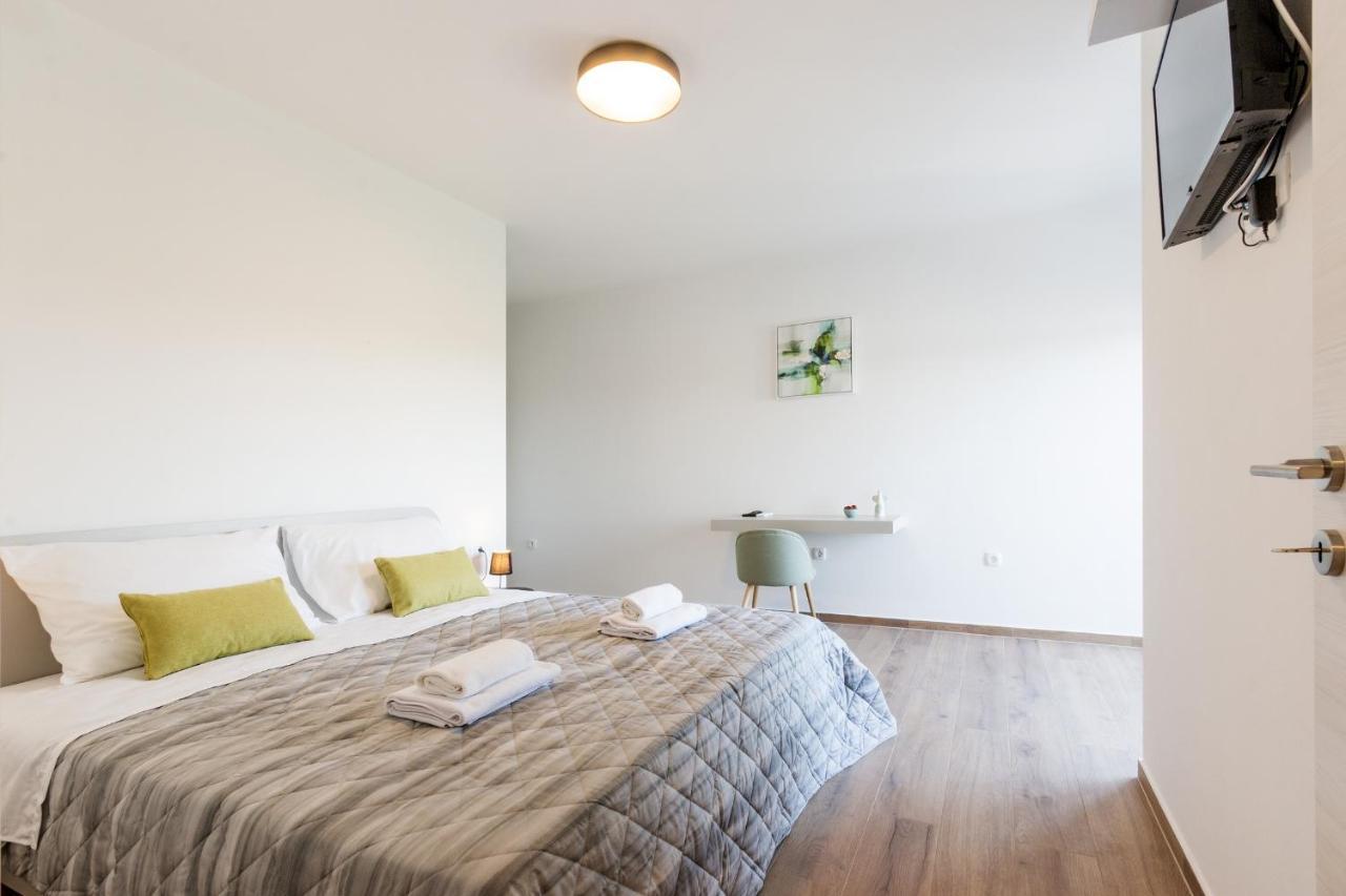 Modern 3-Bedroom Villa With A Private Pool プーラ エクステリア 写真